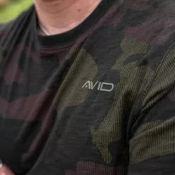 Avid Carp Distortion Camo Lite T-Shirt -Fishing Rod Shop qd4i0f5n637873386236606633
